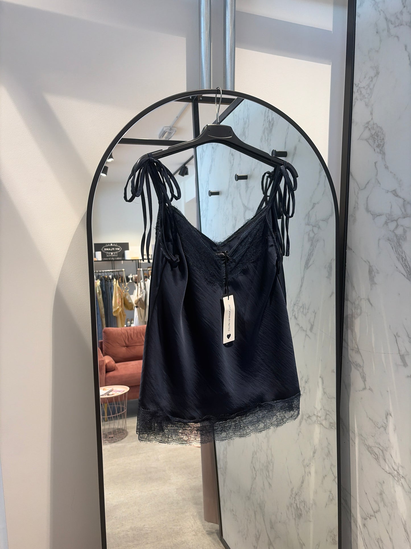 Top Just Woman — Geel Satijn Cami met Strikjes