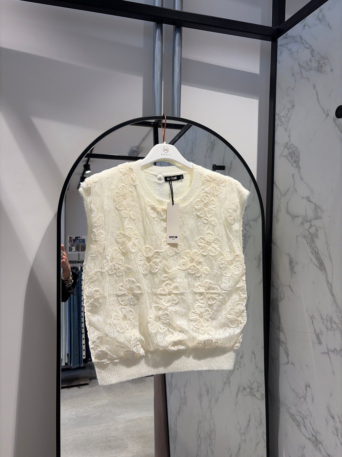 Top Sophyline - Creme 3D Bloemen V-hals