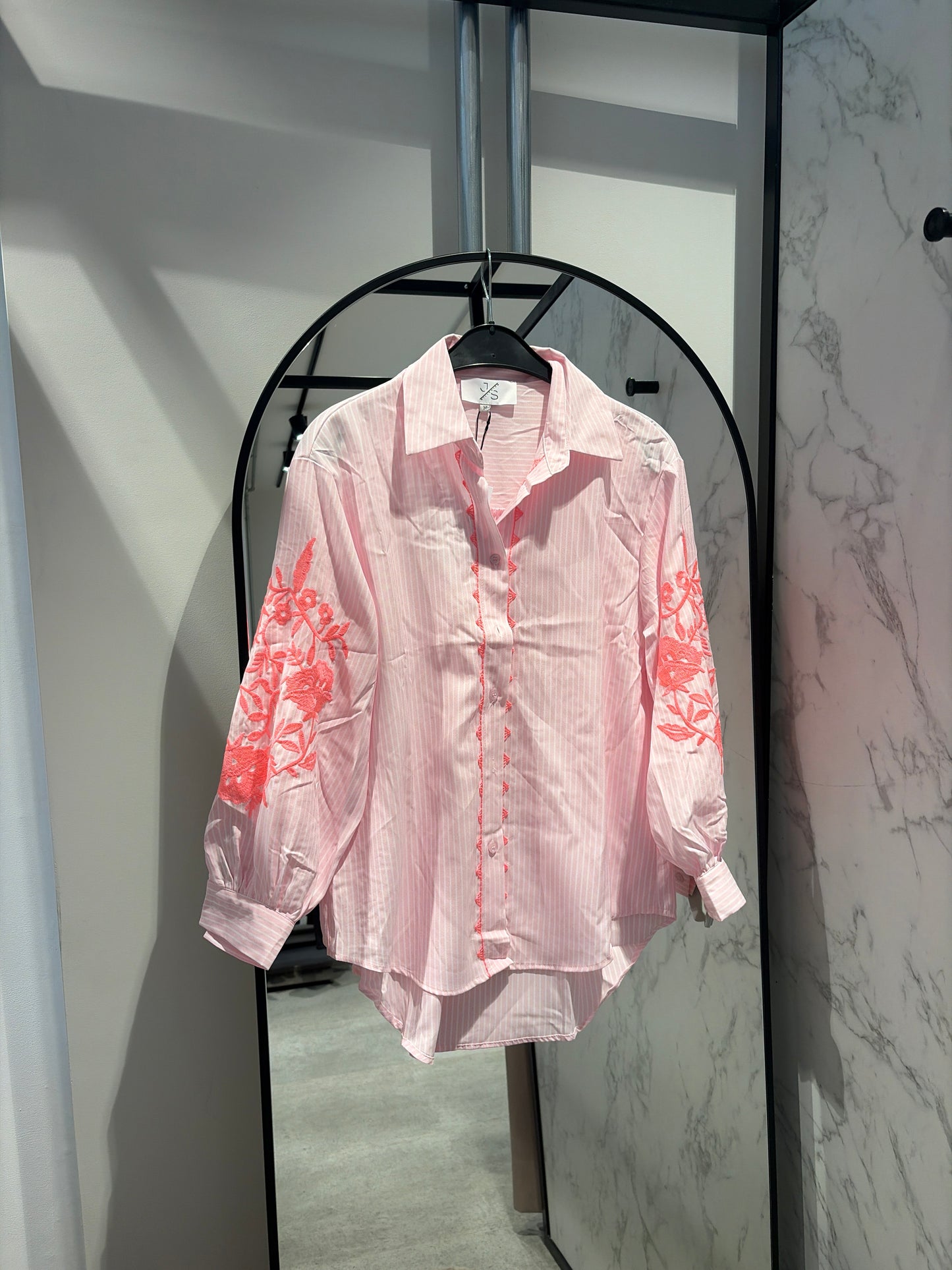 Blouse JS Millenium — Roze met Koraal Bloemborduursel