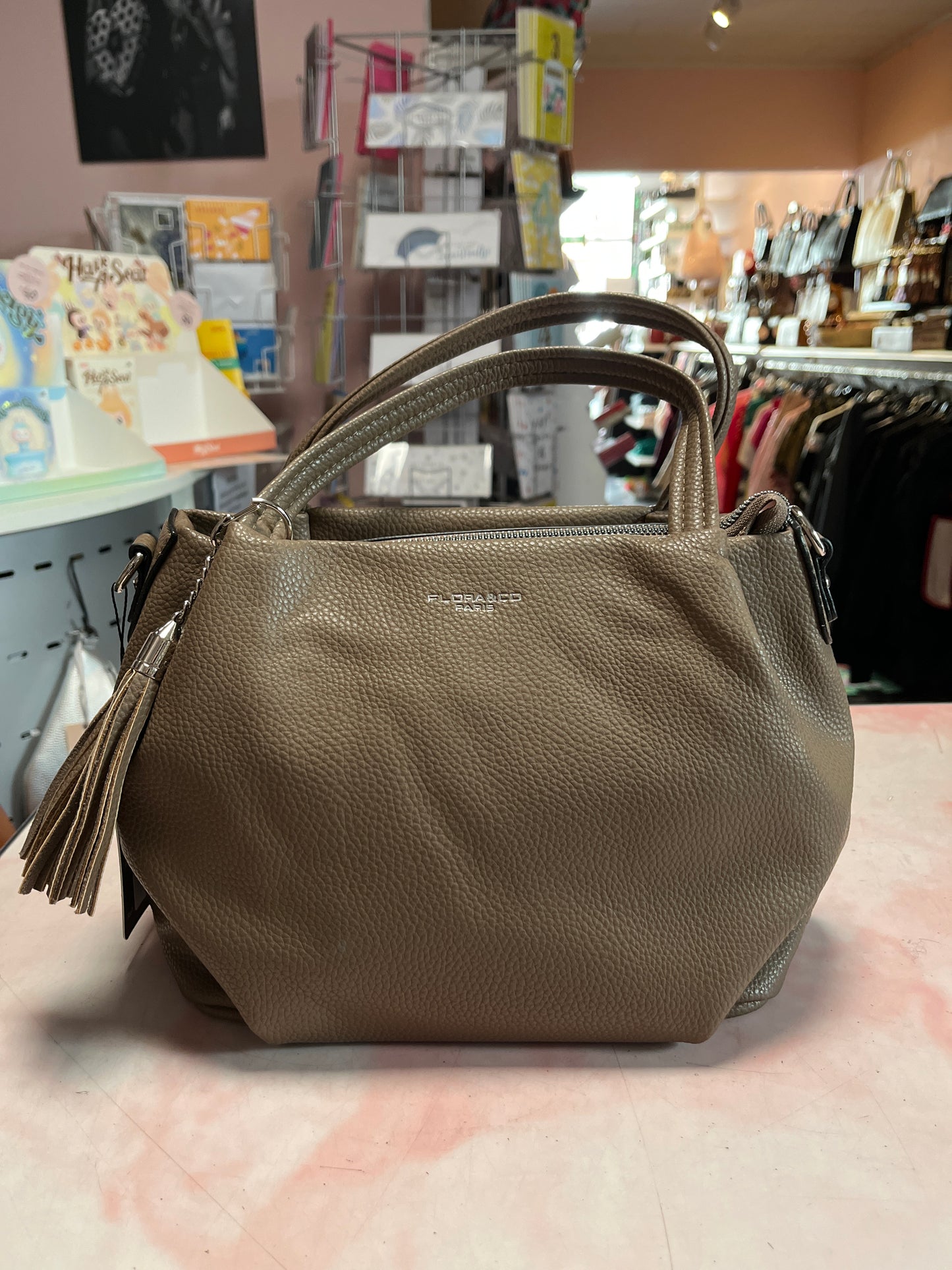 Flora & Co tas