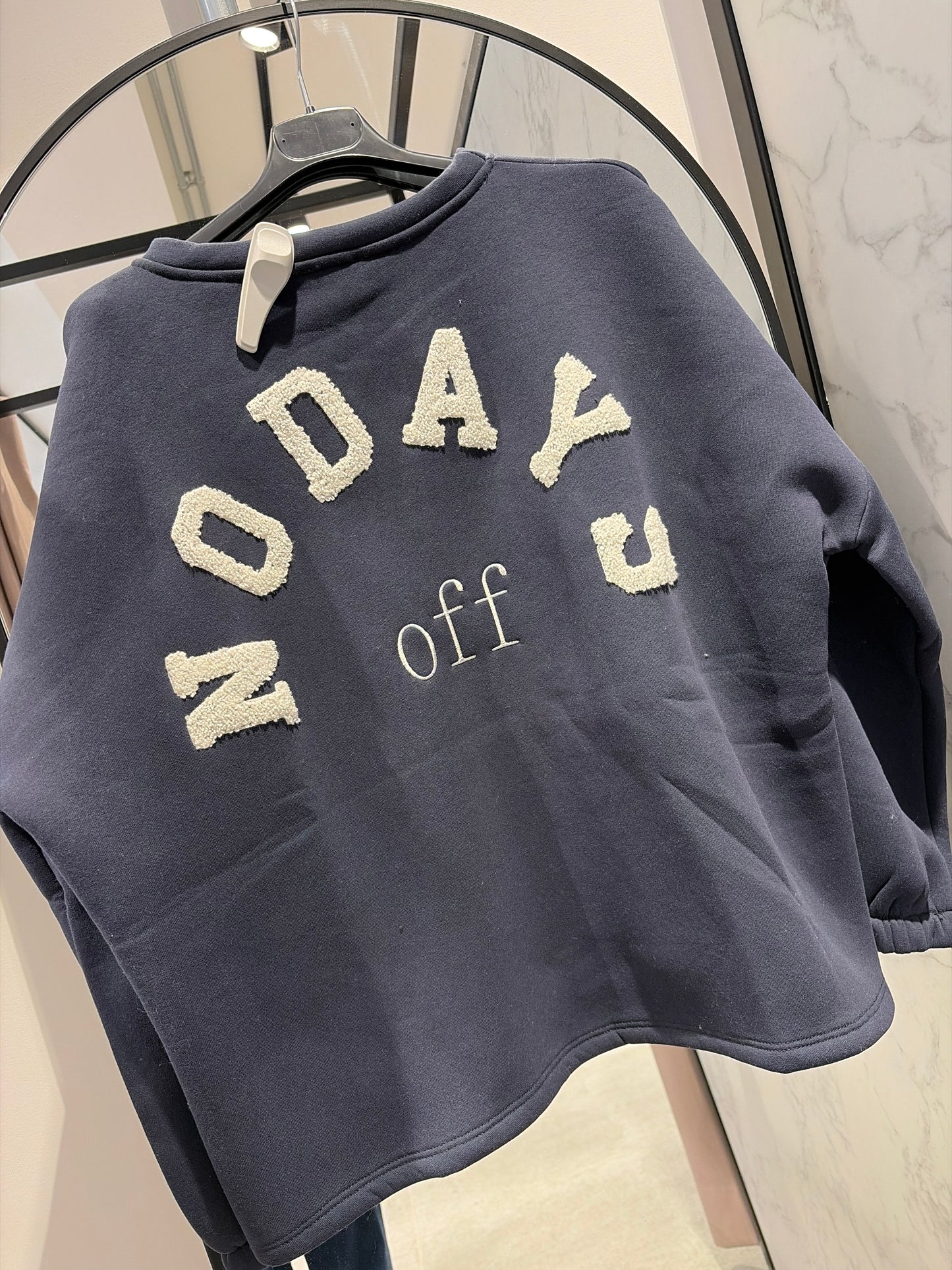 NO DAYS Off Oversized Sweatshirt