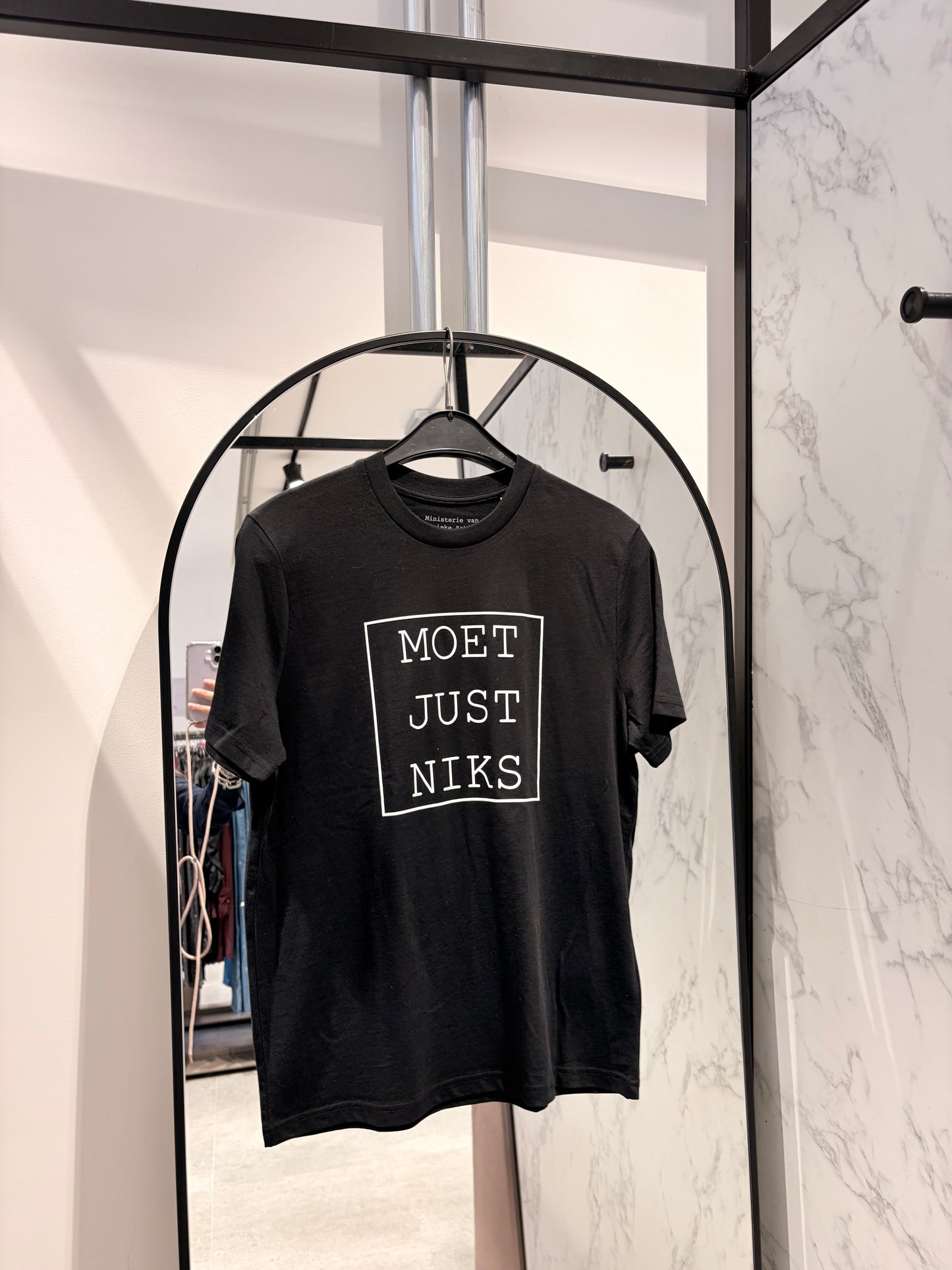 t-shirt moet just niks