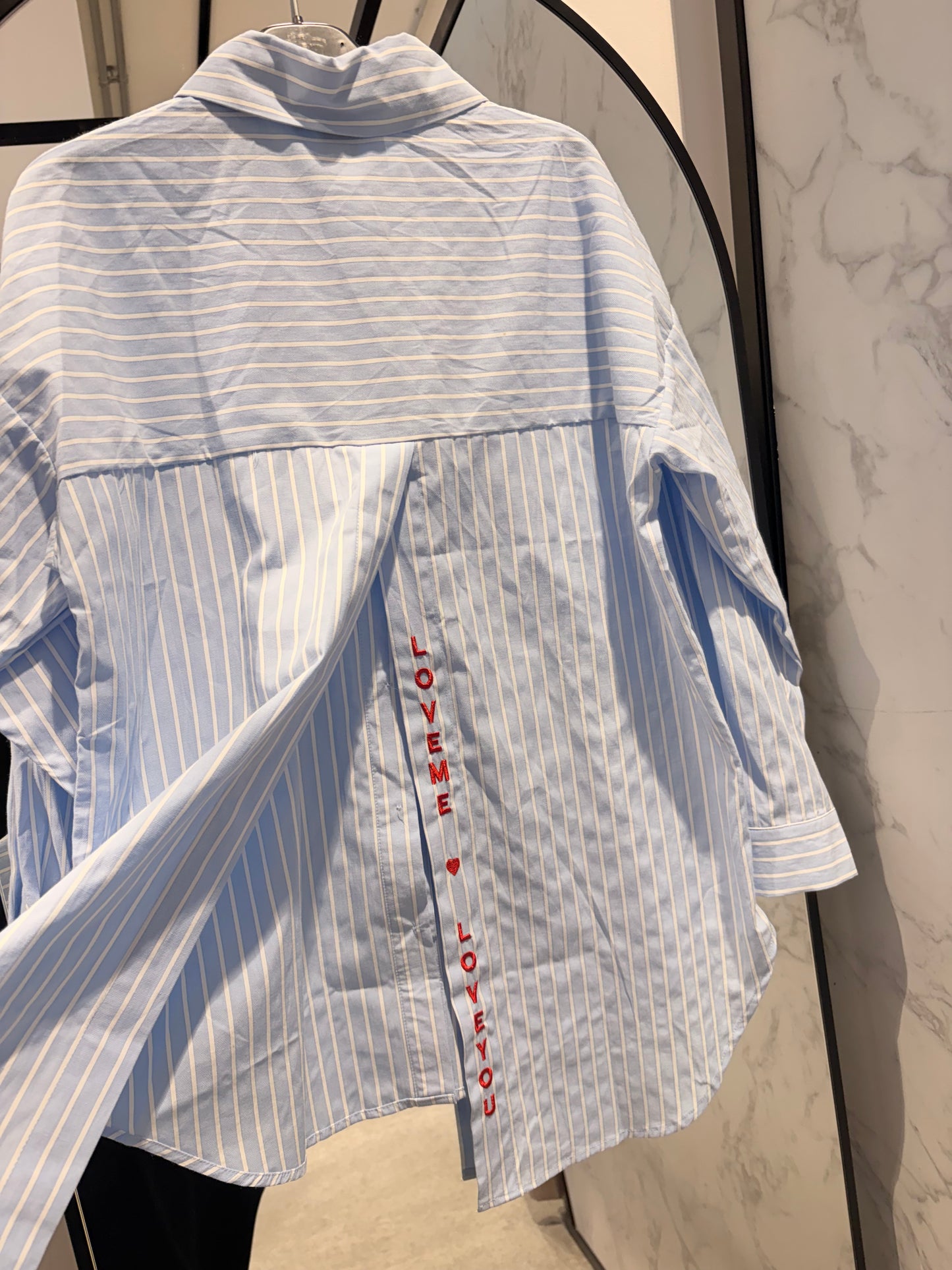 Blouse JS Millenium — Lichtblauw Oversized met Witte Strepen