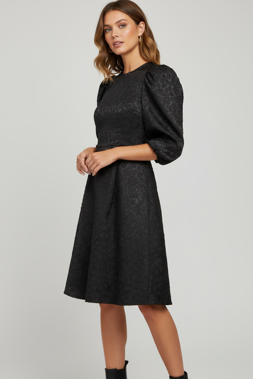 Model draagt Vero Moda kleedje - stijlvolle outfit