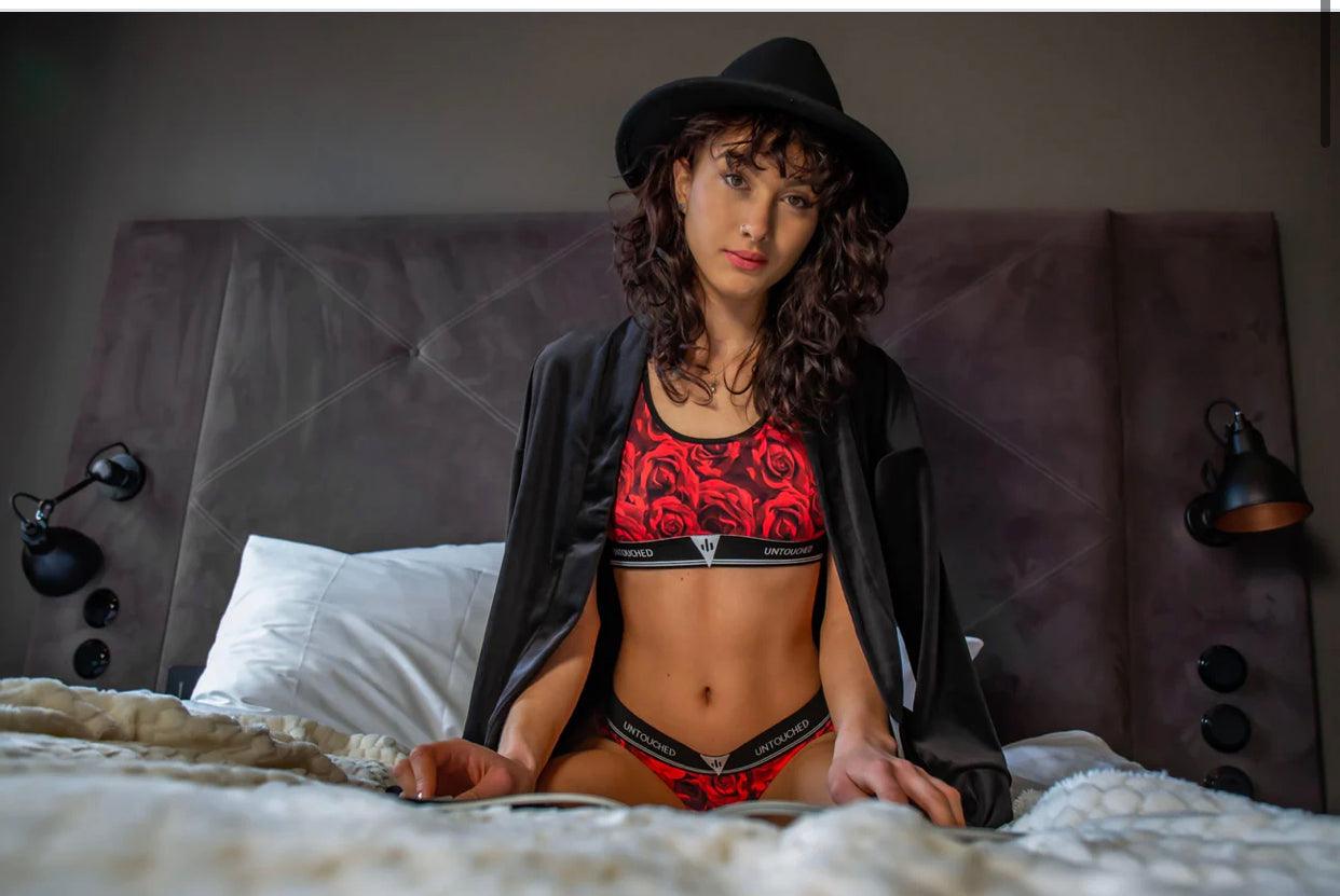 Sock my feet - Romantic Roses Crop Top - Amazing wardrobe
