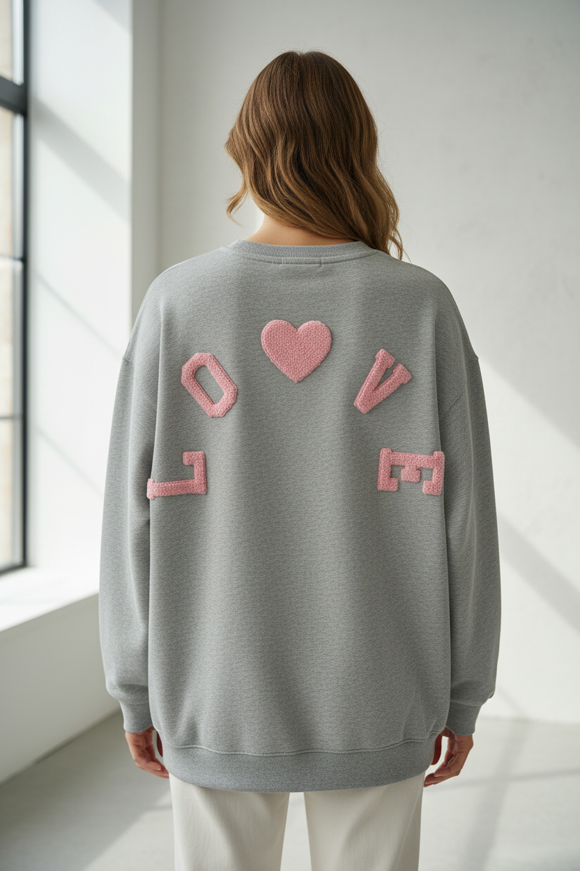 LO❤️VE Oversized Sweatshirt - Model Achterkant