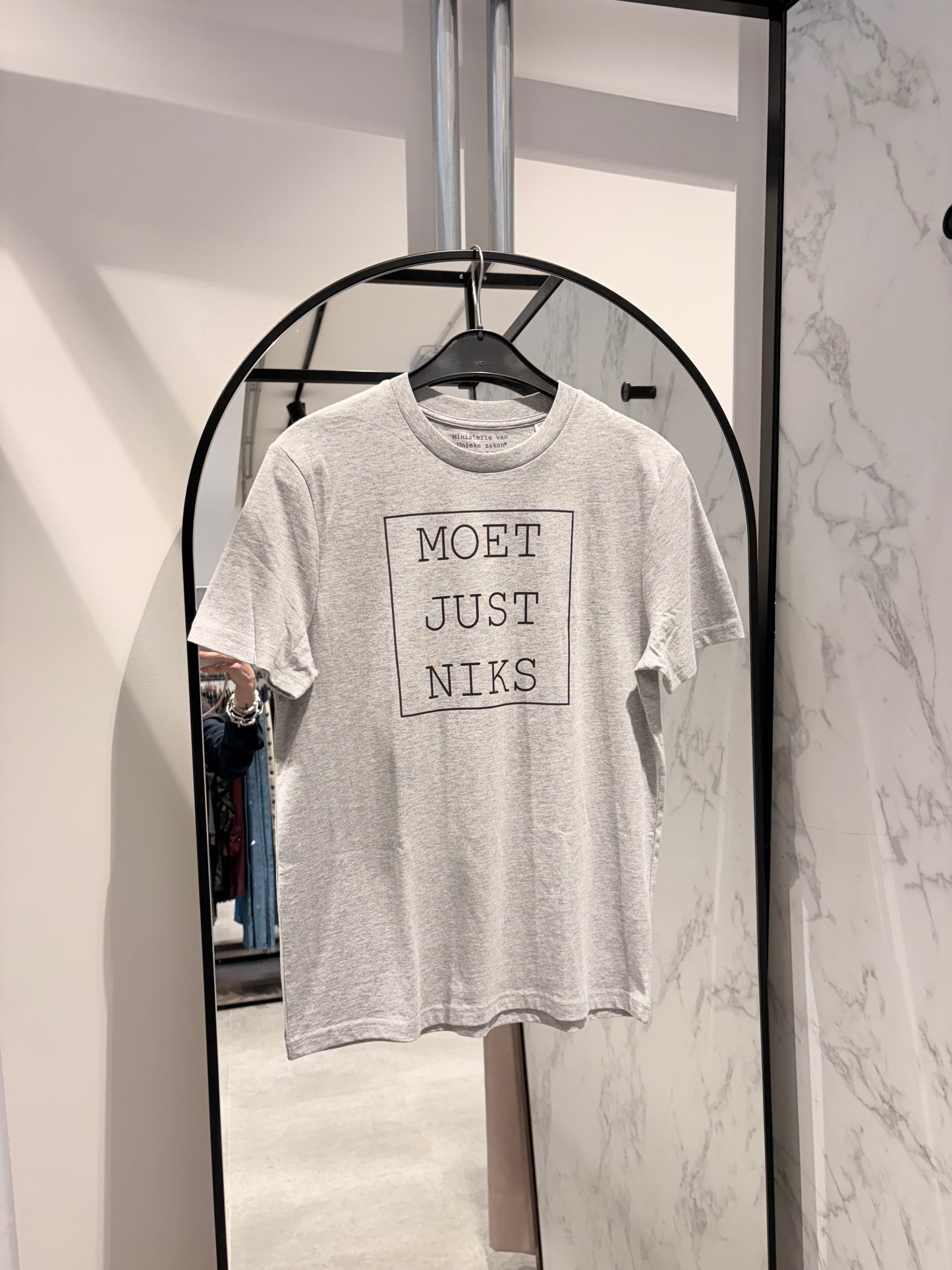 t-shirt moet just niks