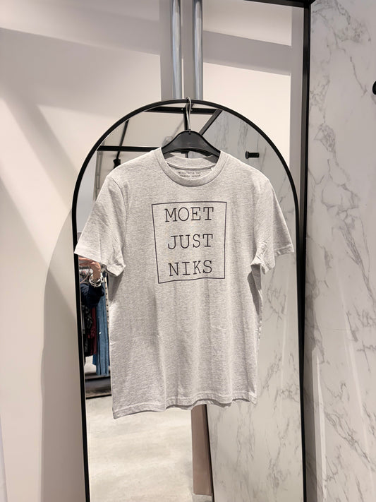 t-shirt moet just niks