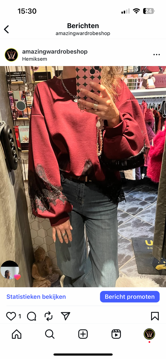 Trui bordeaux met kanten details