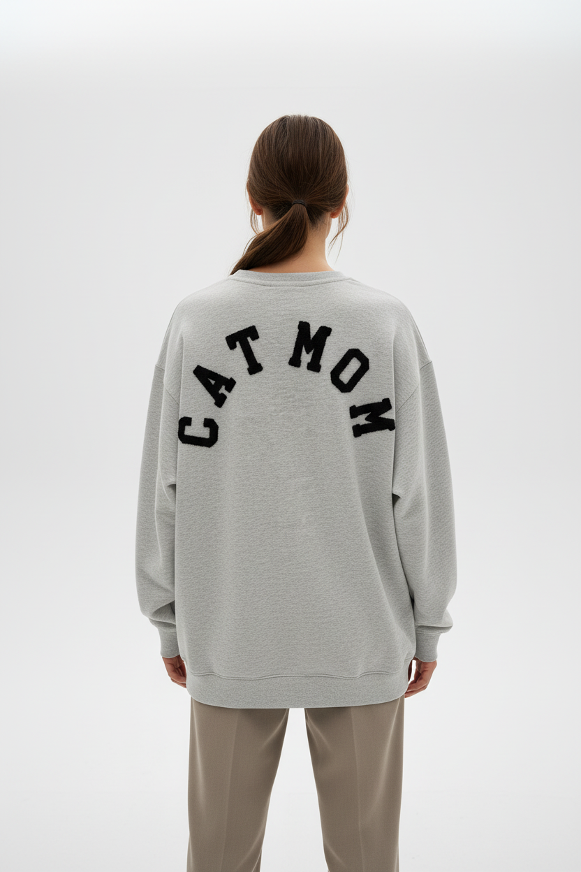 CATMOM sweatshirt zwart op model