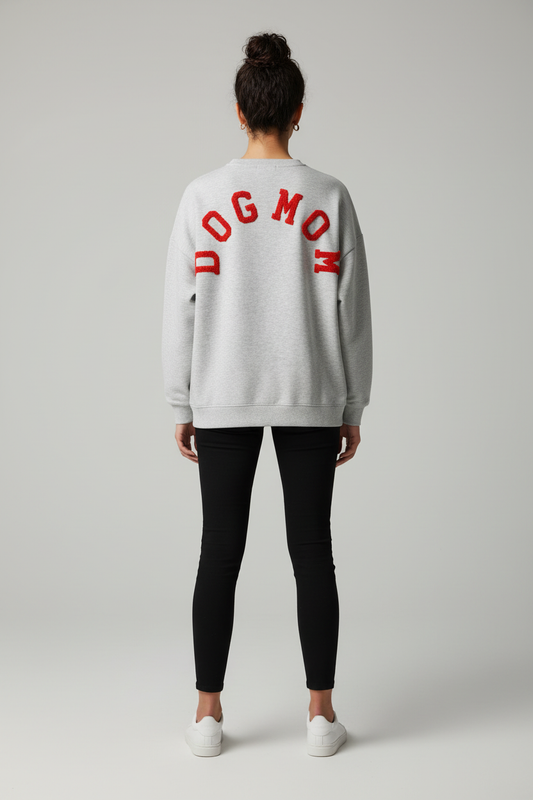 DOGMOM sweater op model