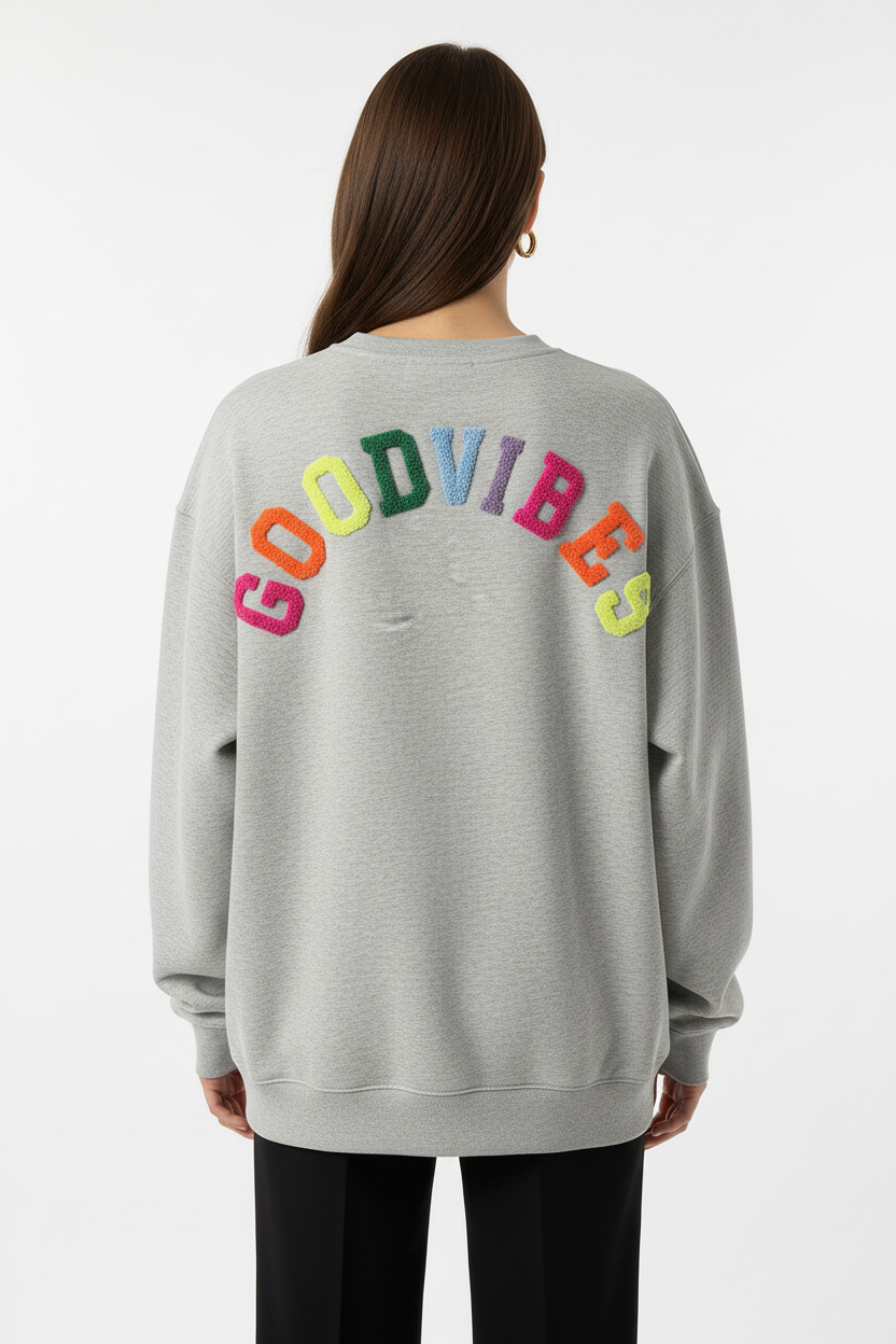 GOODVIBES sweatshirt grijs kleurrijk op model