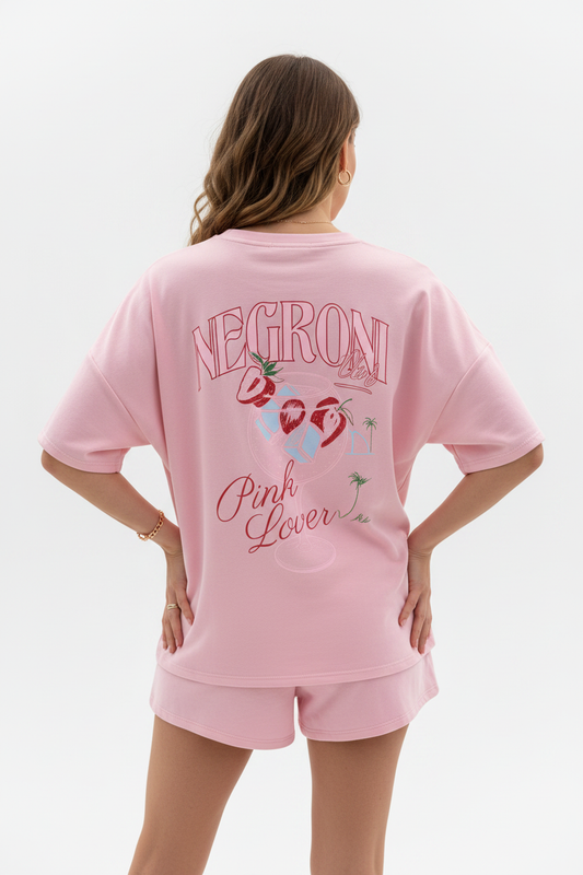 Model in Shirt Negroni Roze – Amazing Wardrobe editorial stijl