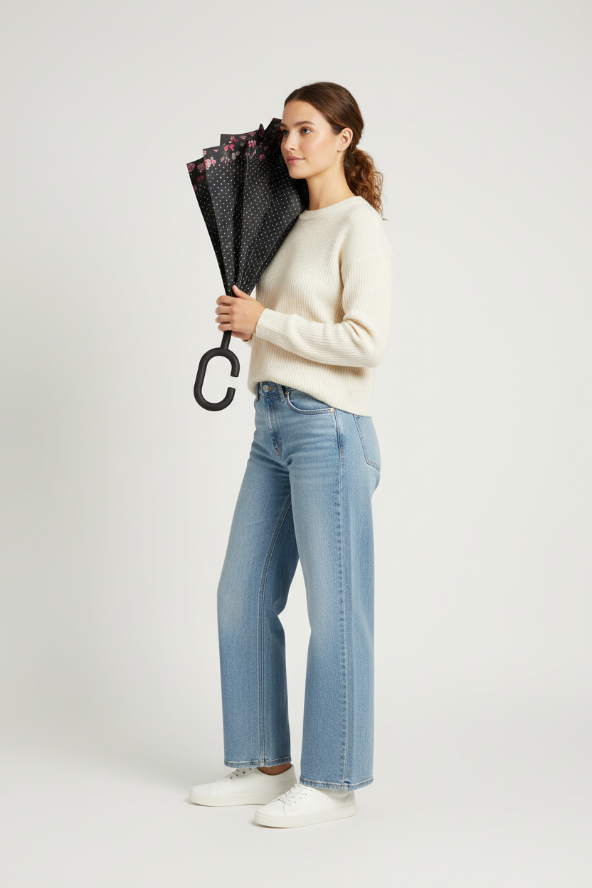 Model met paraplu vlinders