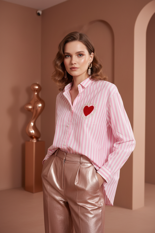 Model in Blouse Musy Muse - editorial stijl