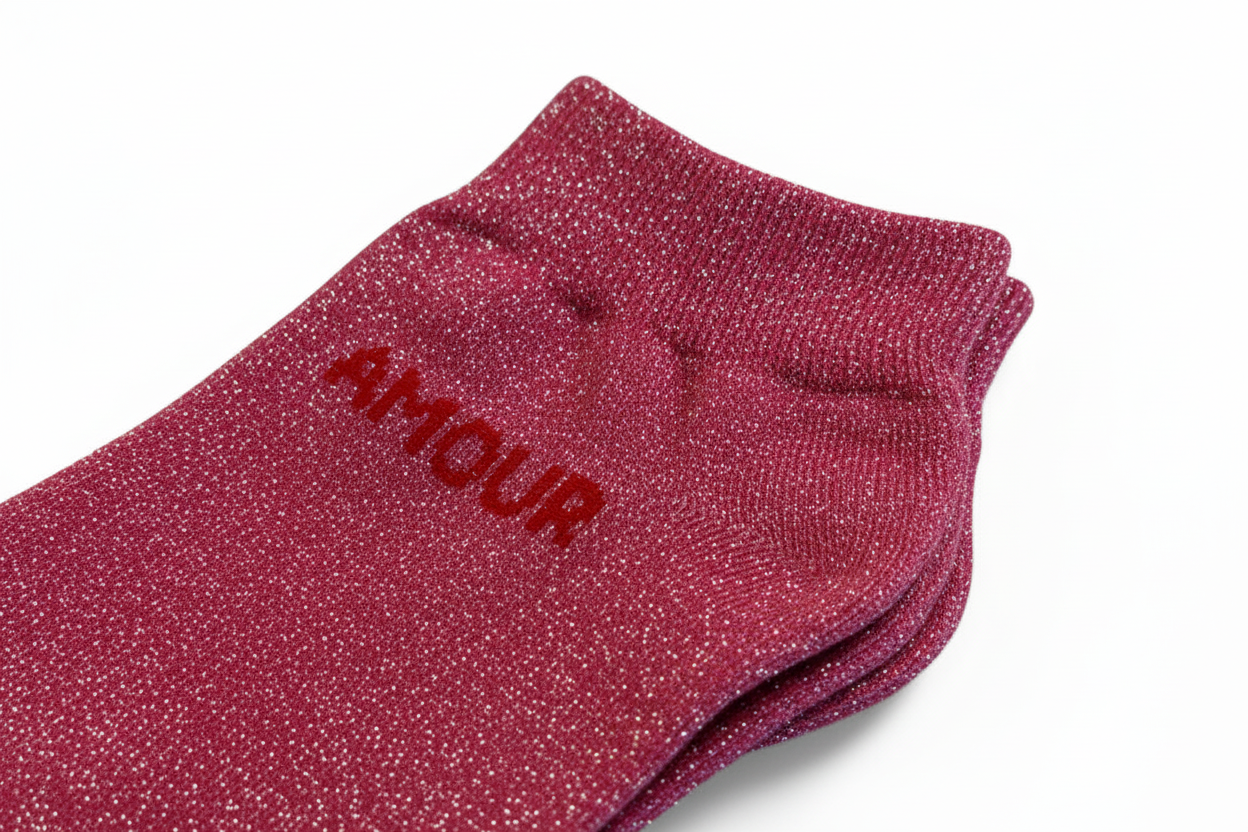 Close-up detail Amour korte glitter sokken design