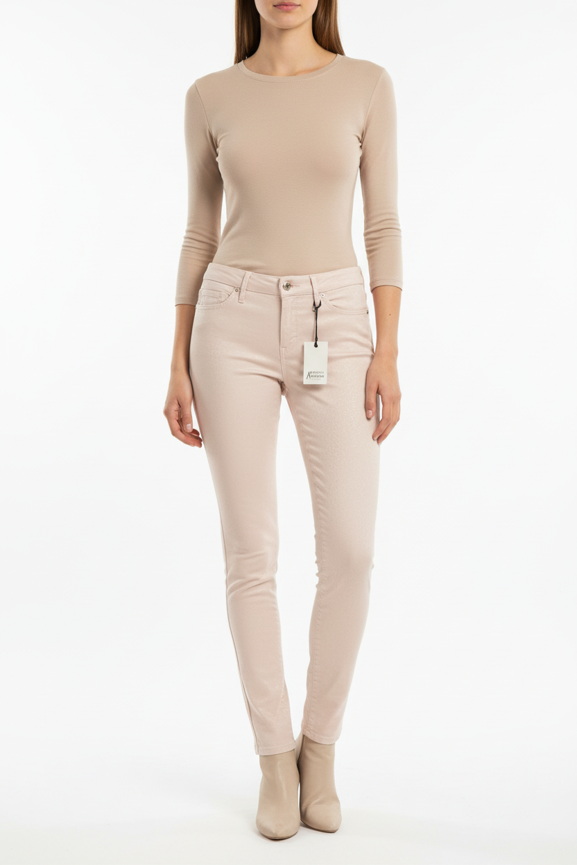 Model draagt Guess Marciano skinny broek - volledige weergave