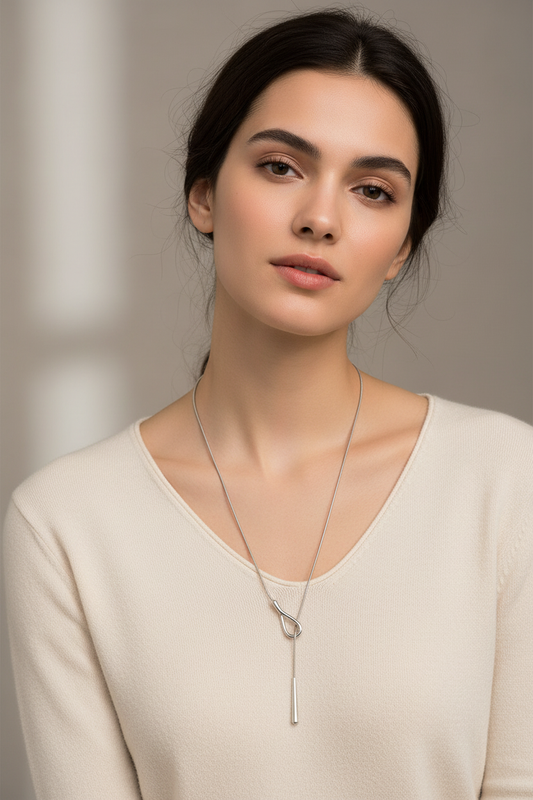 Lifestyle foto geometrische halsketting