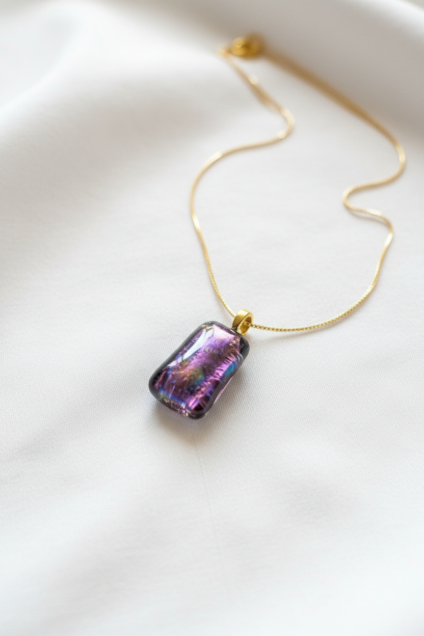 Hollow- the glass line by AW lifestyle shot - handgemaakte glazen hanger