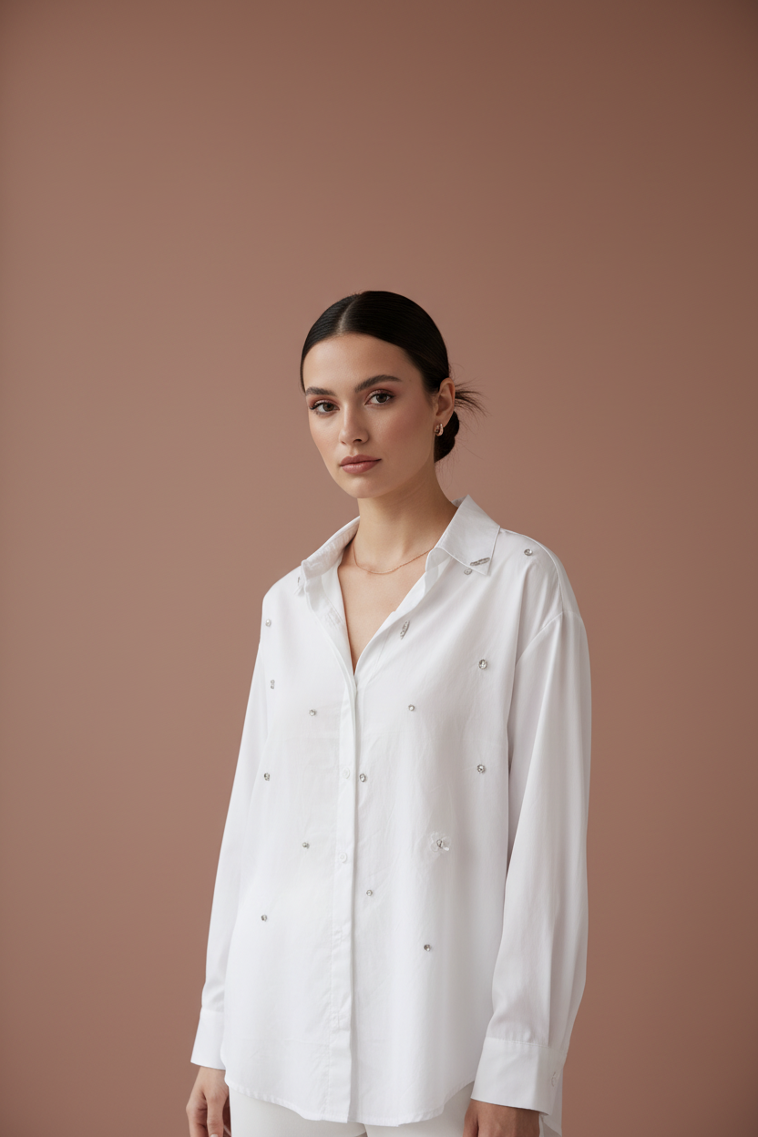Model in Blouse Just Woman - editorial stijl