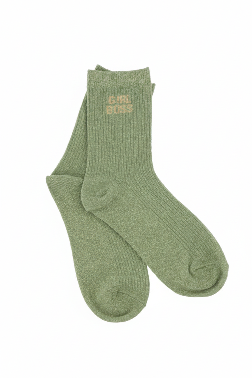 Close-up detail groene GIRL BOSS sokken