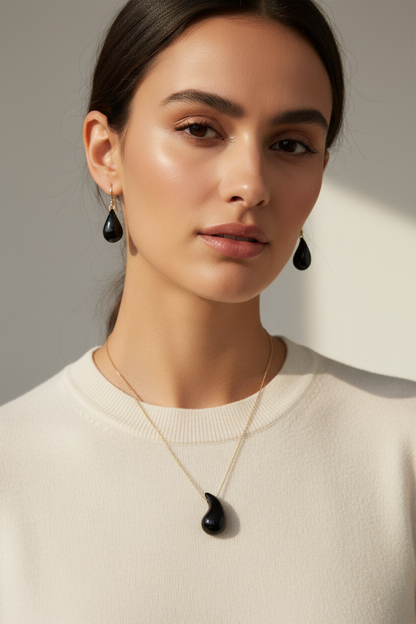 Lifestyle foto The Drop ketting en oorbellen