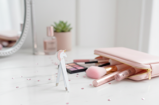 Sass & Belle Unicorn pincet in toilettas met beauty producten