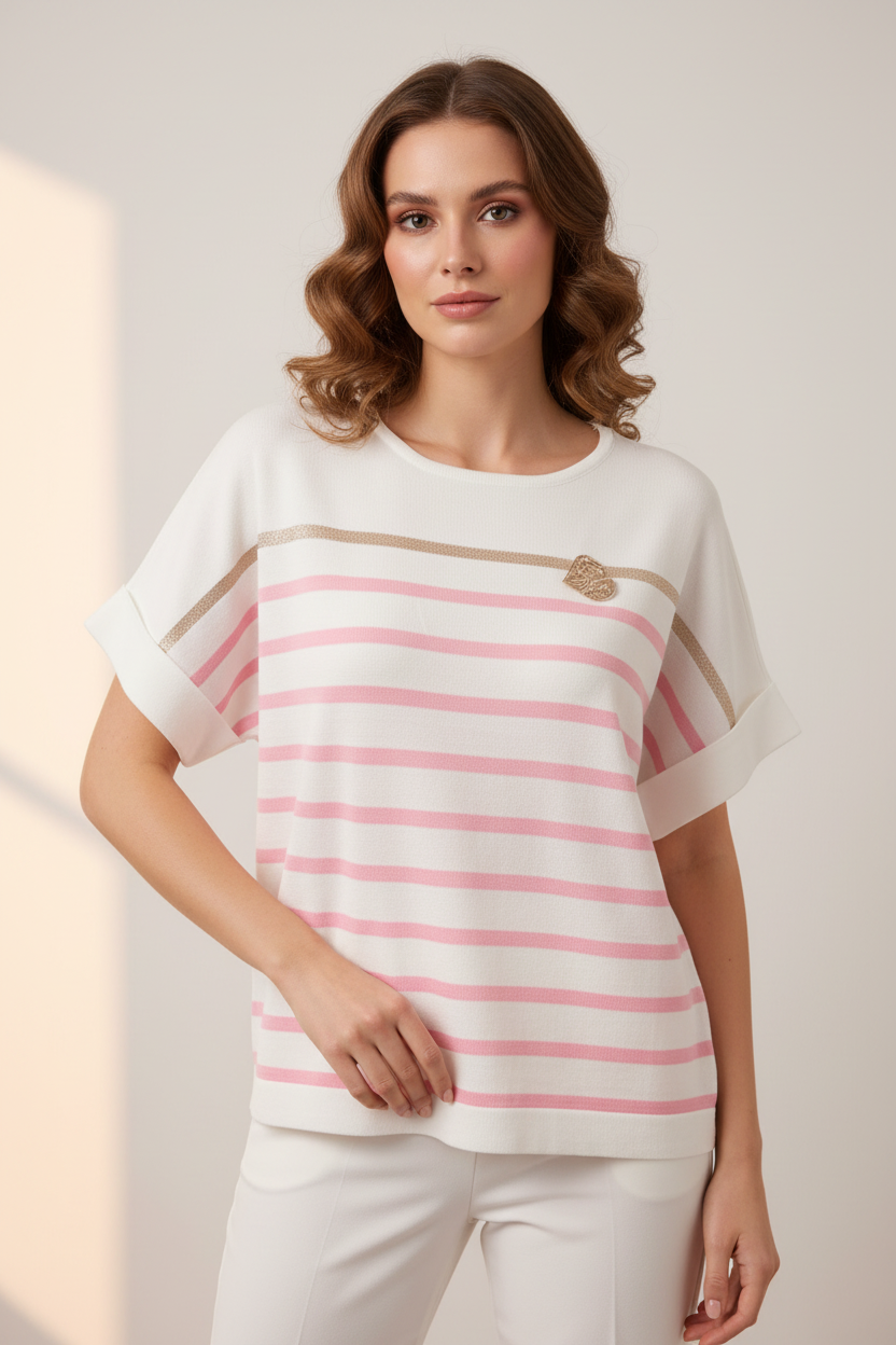 Model in Top Just Woman - editorial stijl
