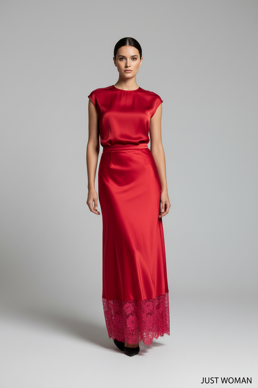 Model draagt Just Woman lange rok - elegante look